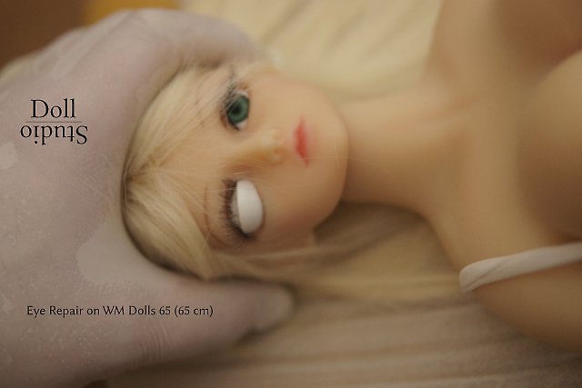 WM Dolls 65 mit dejustiertem Auge